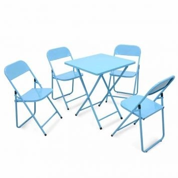 Mesa e cadeiras de aço