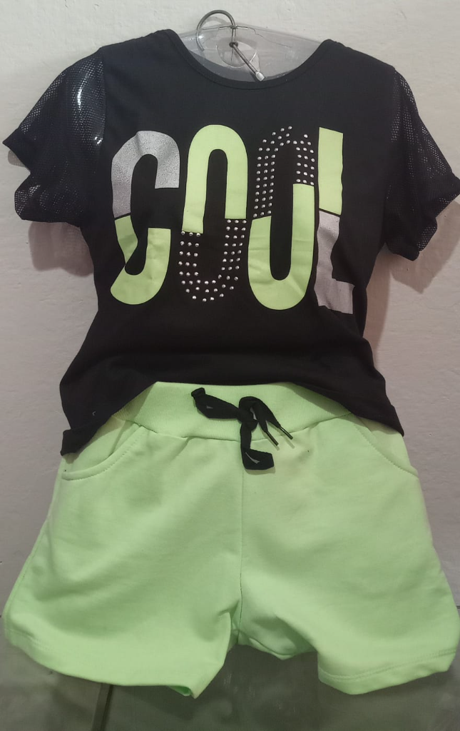 Conjunto Blusa e Shorts