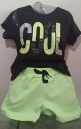 Conjunto Blusa e Shorts