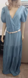 Vestido longo jeans com decote em V com cinto branco