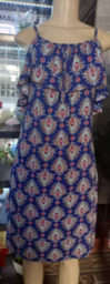 Vestido de alça azul estampado com babado no decote