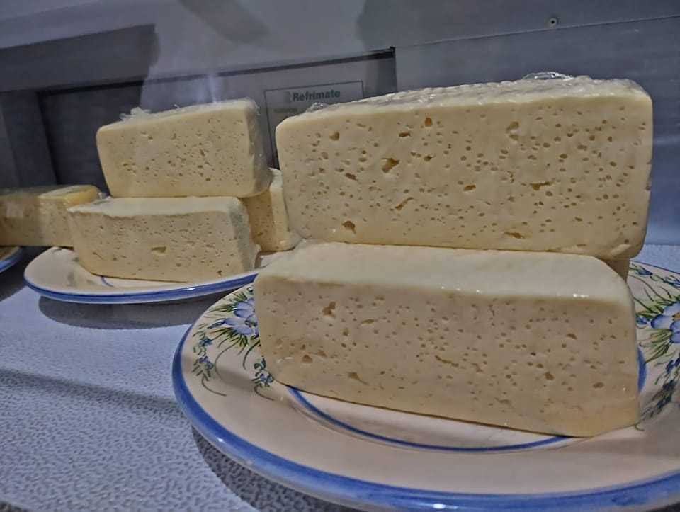 Queijo Meia Cura Baiano Furadinho