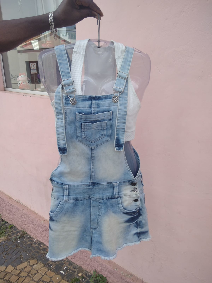 Jardineira Jeans