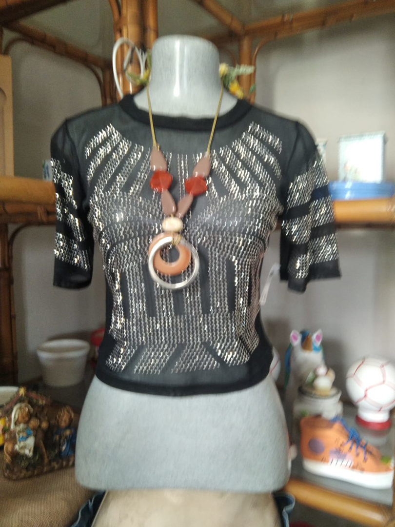 Blusa Estampada Com Colar