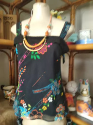 Blusa de Alça Estampada com Colar
