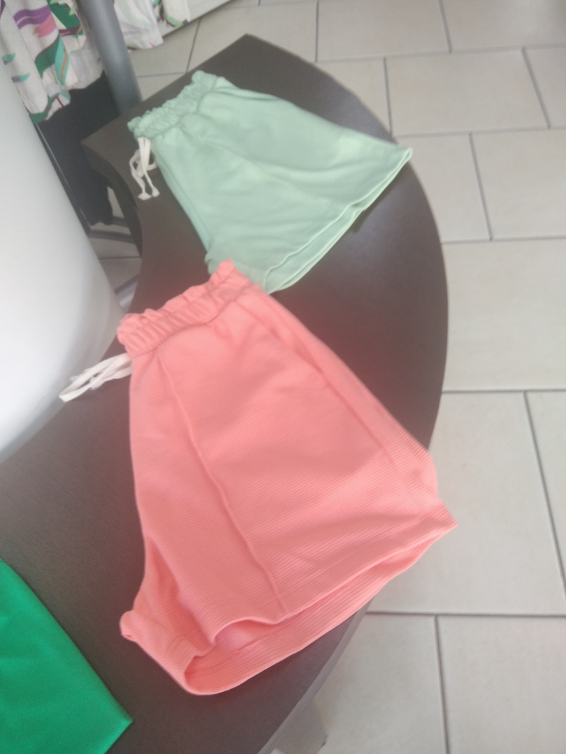 Shorts com elástico