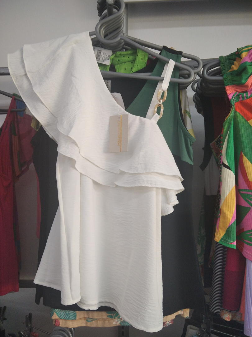 Blusinha Branca com Uma Alça
