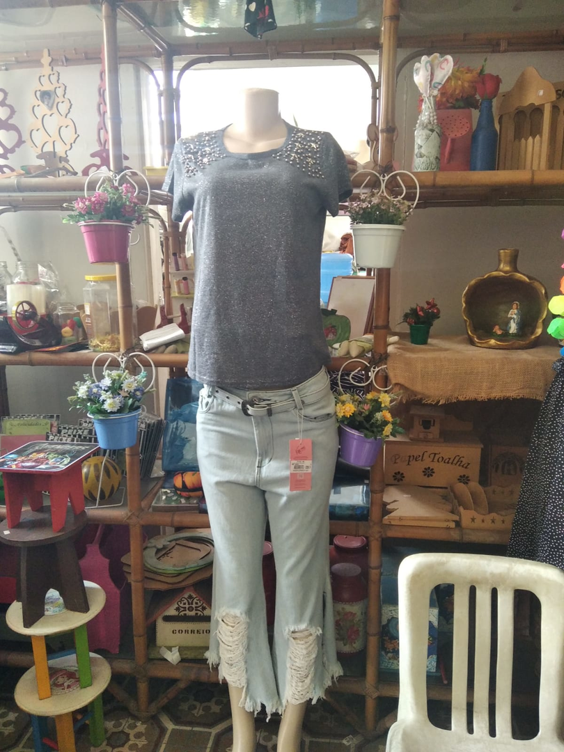 Conjunto Blusa Cinza e Calça Jeans