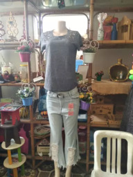 Conjunto Blusa Cinza e Calça Jeans