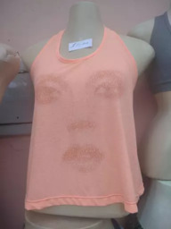 Camiseta Estampa Rosto Feminino