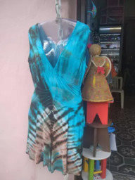 Vestido com Decote Azul Estampado