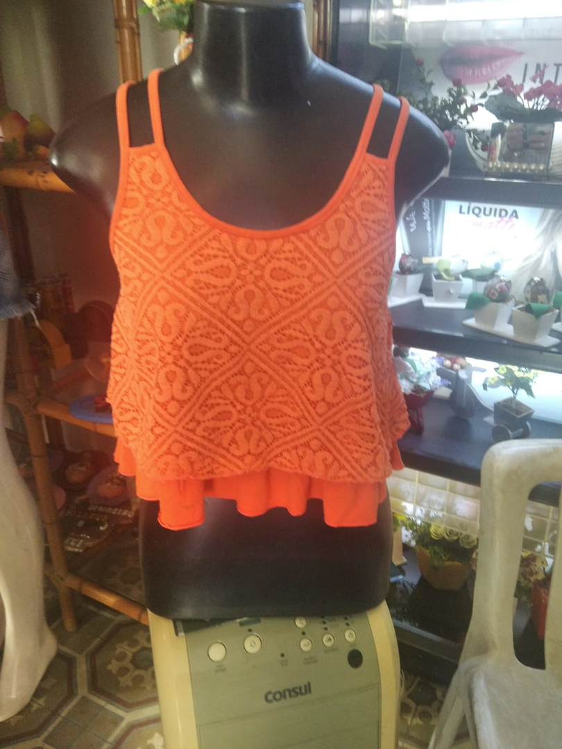 Blusa Laranja com Detalhes
