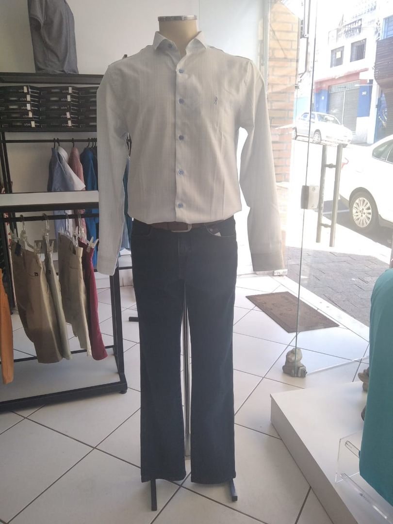 Camisa Social Manga Longa e Calça Jeans