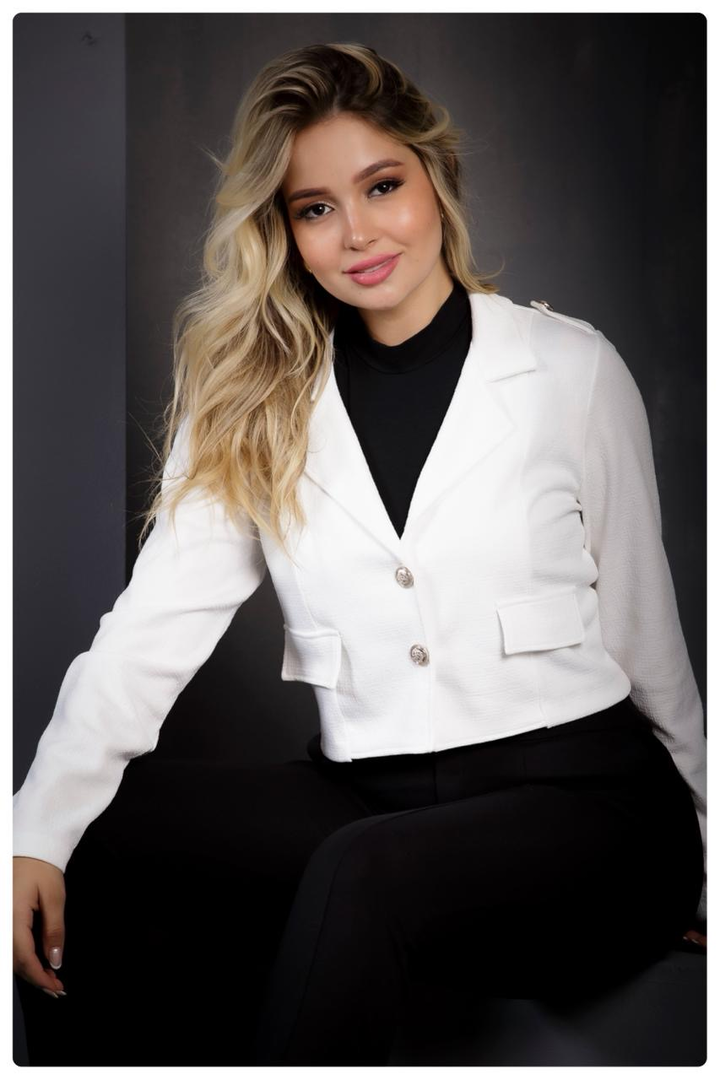 Blazer Branco e Calça Preta