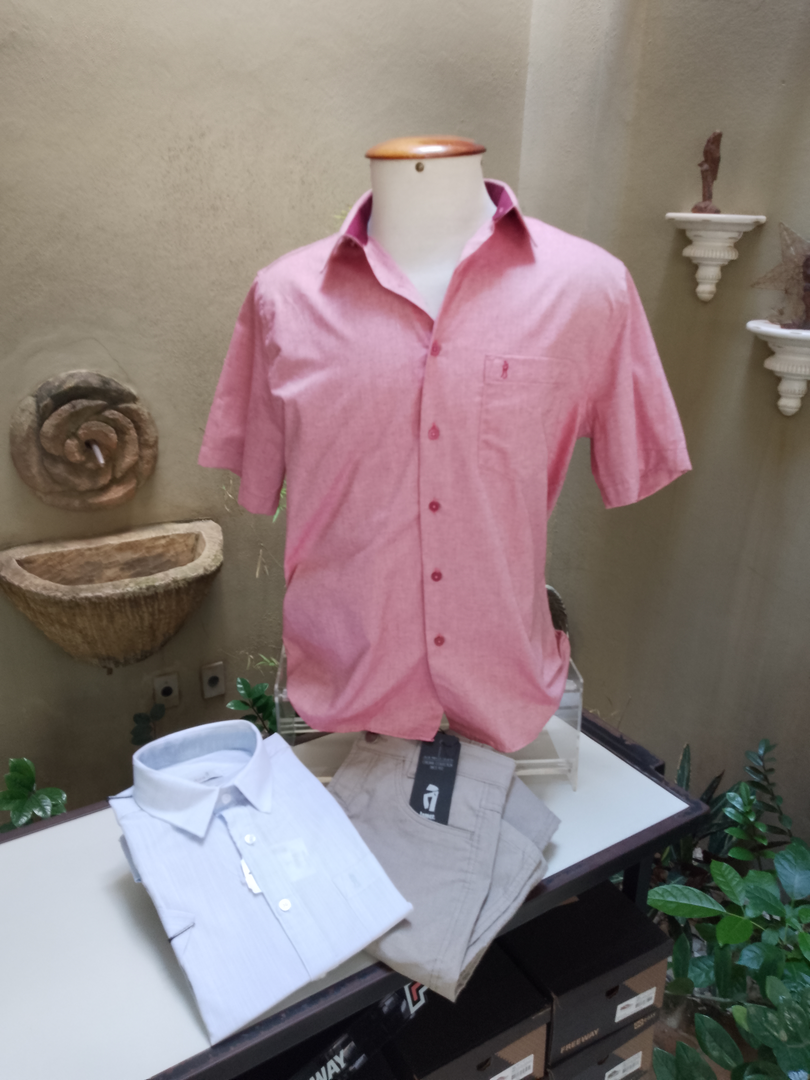 Camisas e Calças de Sarja