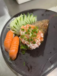 Temaki Philadelfia + 2 Niguiri