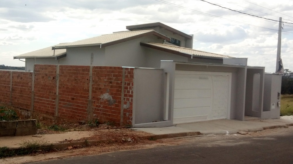Terreno com Construção - Sua Casa Nova Está Aqui!