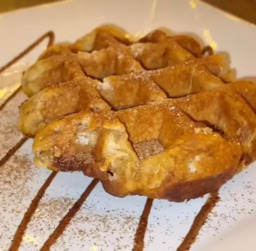 Pausa para o cafezinho da tarde acompanhado de Waffle