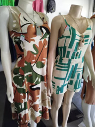 Vestido Midi Regata Folhas e Flores Laranja e Macaquinho com listras verdes