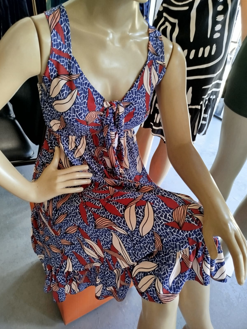 VESTIDO DE ALÇA COM BABADO curto