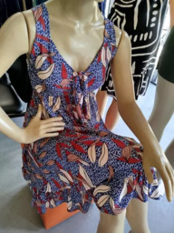 VESTIDO DE ALÇA COM BABADO curto