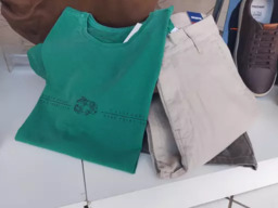 Camisetas e Calças Jeans