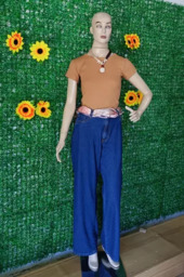 Blusas, Calças e Acessórios Femininos