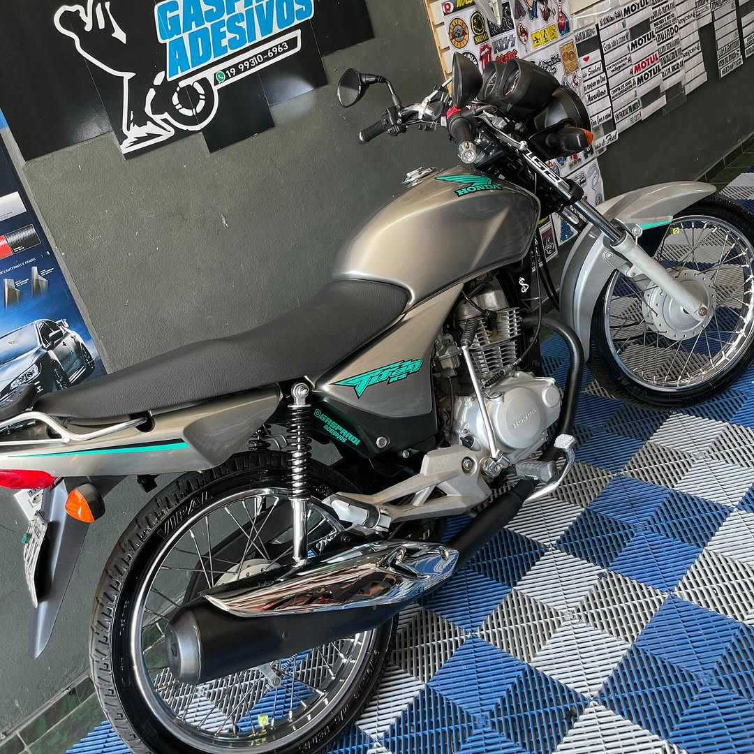 Titan 150 nos Kit Verde Água