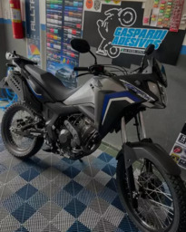 Sahara 300 no Padrão com Adesivos em Azul Royal