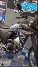 Lander 250 com Kit de Faixas Personalizadas