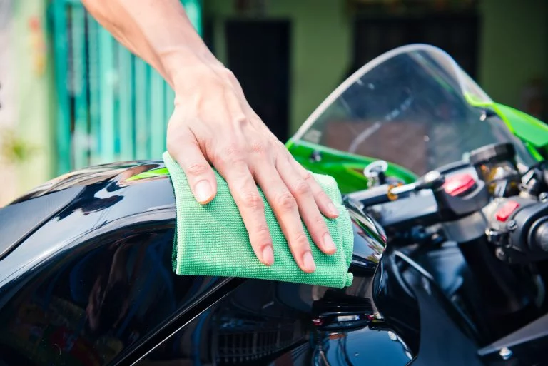 Moto Limpa, Brilhando e Protegida