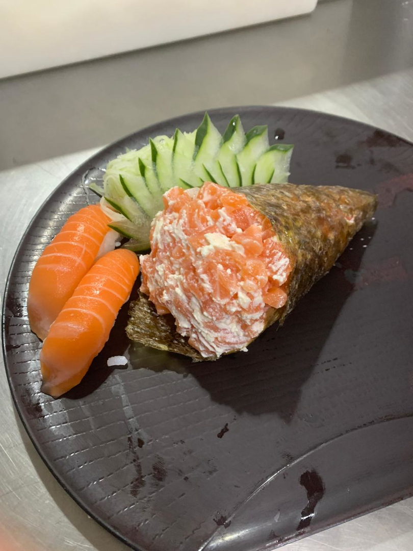 Temaki + 2 Niguiris