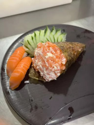 Temaki + 2 Niguiris