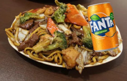 PROMOÇÃO Yakissoba Padrão + Fanta Lata