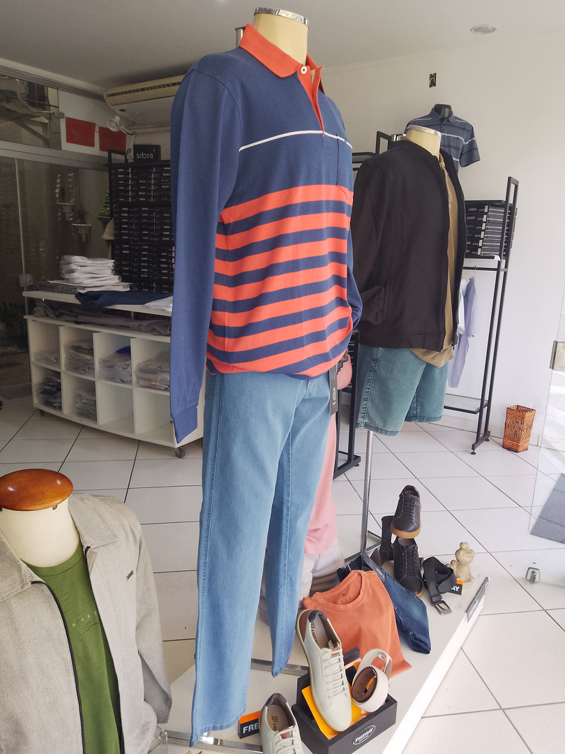 Camiseta Polo Manga Cumprida e Calça Jeans