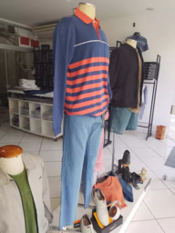 Camiseta Polo Manga Cumprida e Calça Jeans