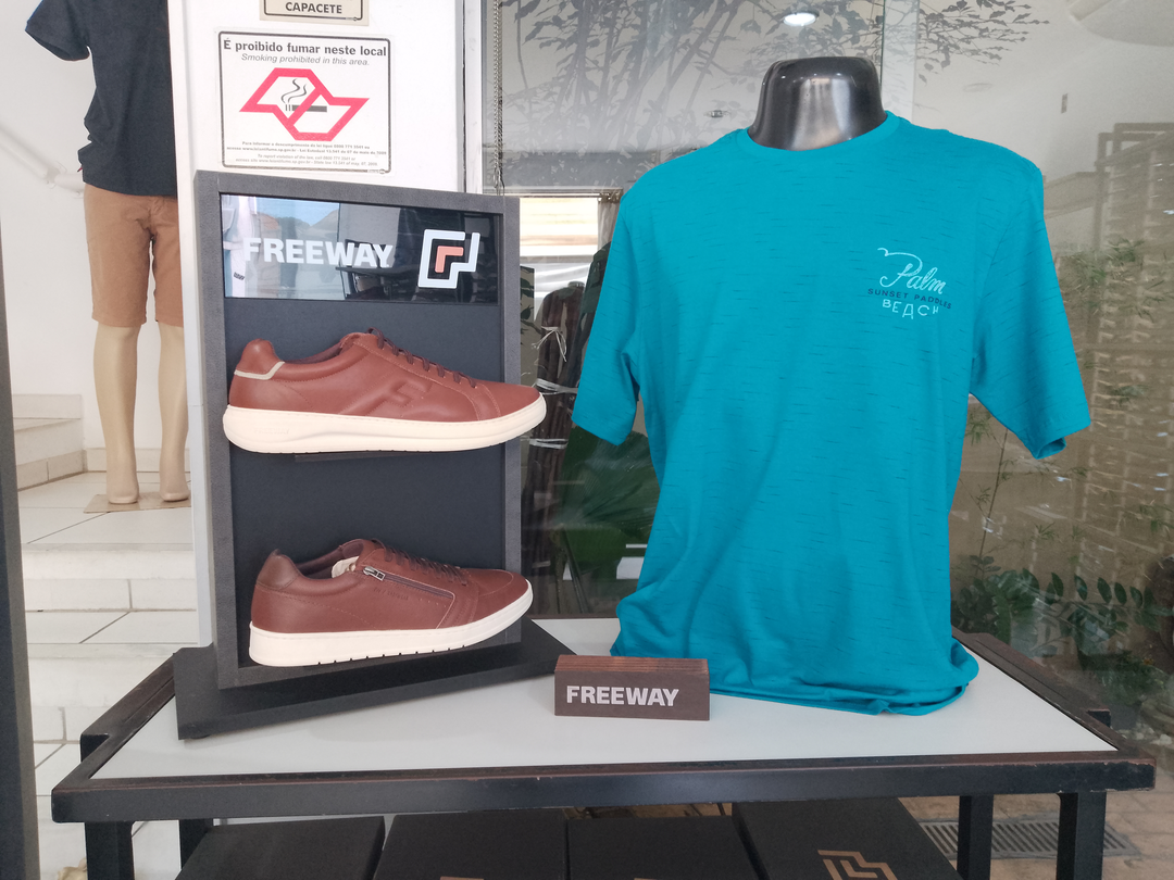 Sapatenis Freeway e Camiseta Azul