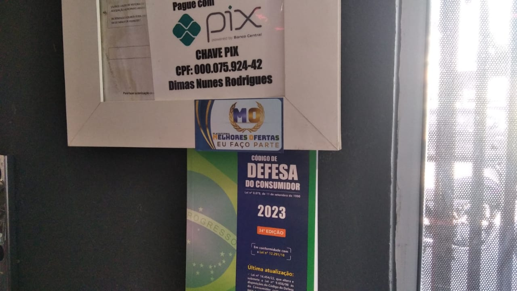 Entrega do brinde para Damião, proprietário do Su-China