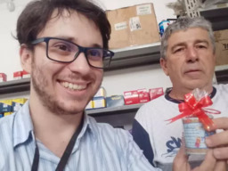 Entrega do brinde para Alécio da W2 Oficina Mecânica Auto Elétrica!