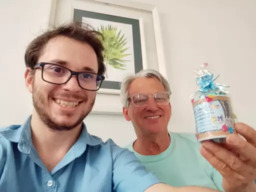 A entrega do brinde para Baltazar é um momento especial que simboliza a gratidão e o reconhecimento por uma parceria de sucesso. 16/09/2025