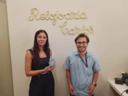 Entrega do Brinde para Simone, Loja Relojoaria Carlos em Itapira!