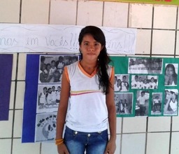 Criança devolve dinheiro que achou em livro
